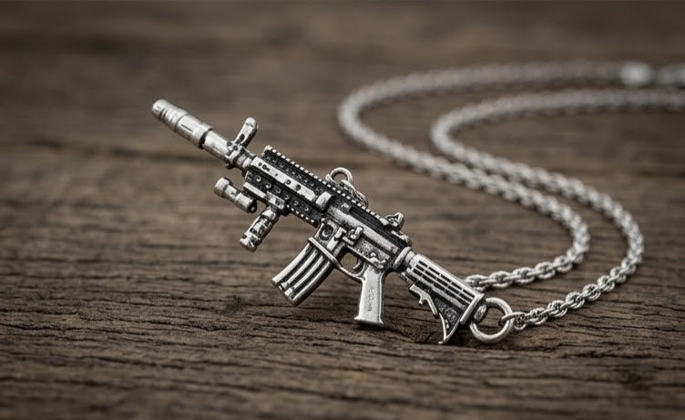 Detaylı M4 Assault Rifle Figürlü Kolye – Taktikal Stil