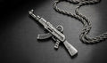 İnce İşçilikli AK-47 Tüfek Figürlü Kolye